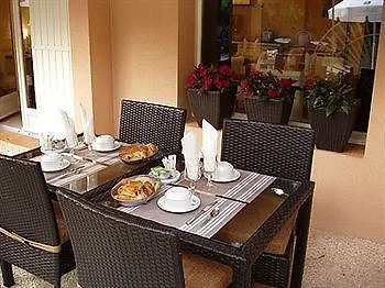 Le Mas Du Colombier Cadenet Hotel