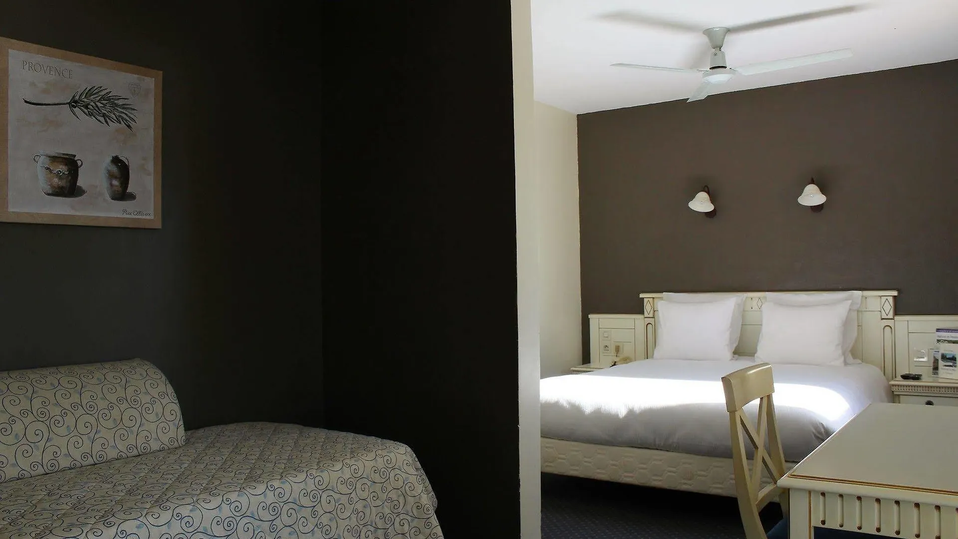 Le Mas Du Colombier Cadenet Hotel