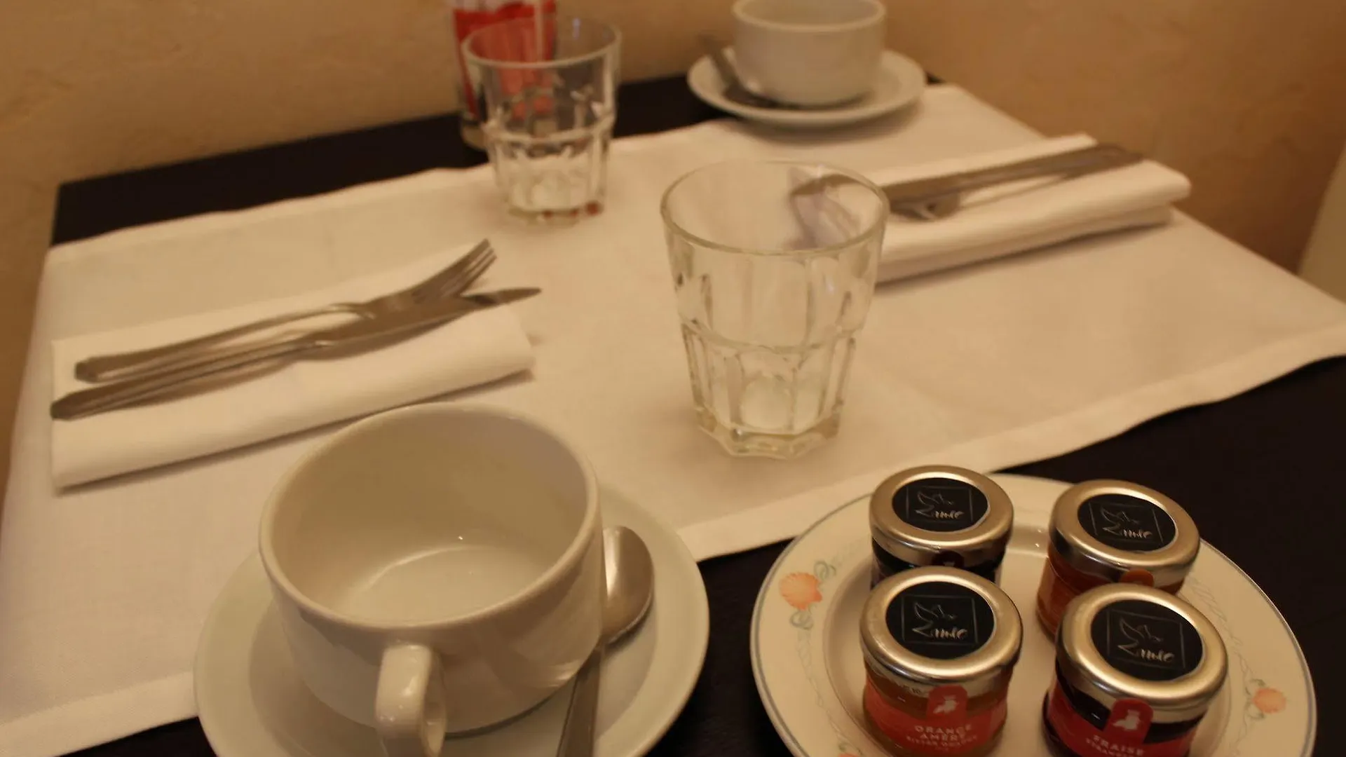 Le Mas Du Colombier Cadenet Hotel